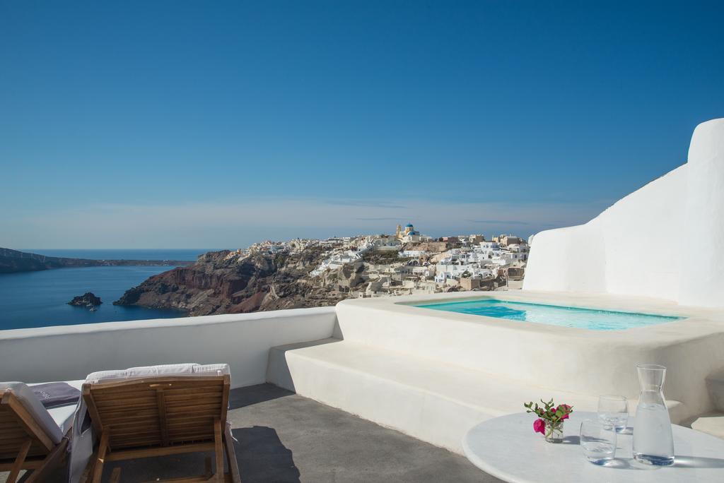 Deluxe Suite with Jacuzzi,686960820:JPEG