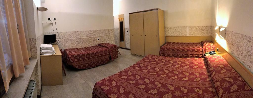 Quadruple Room,364381258:JPEG