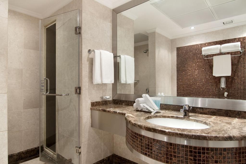 Studio Suite with Two Single Beds