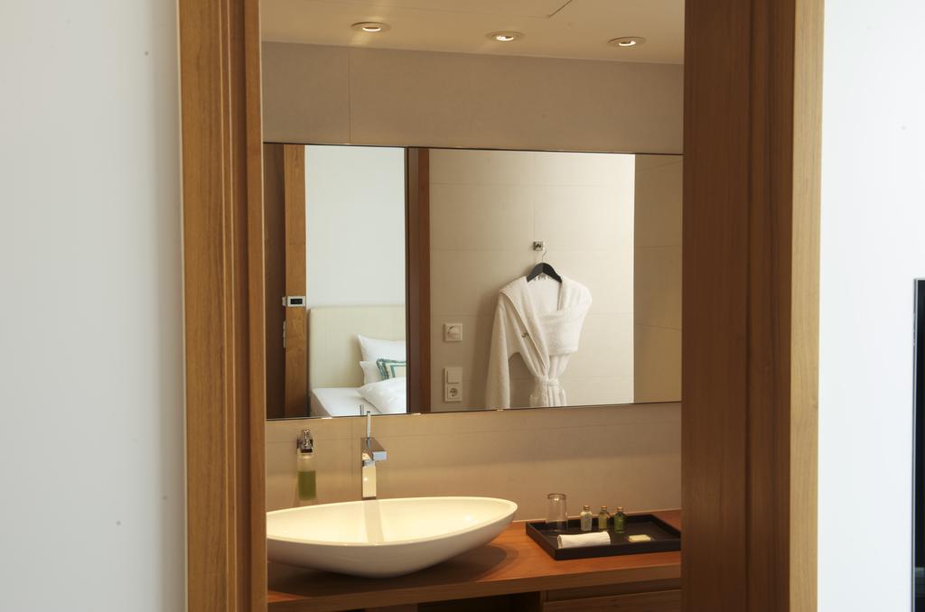 Superior Room with Partial lake view