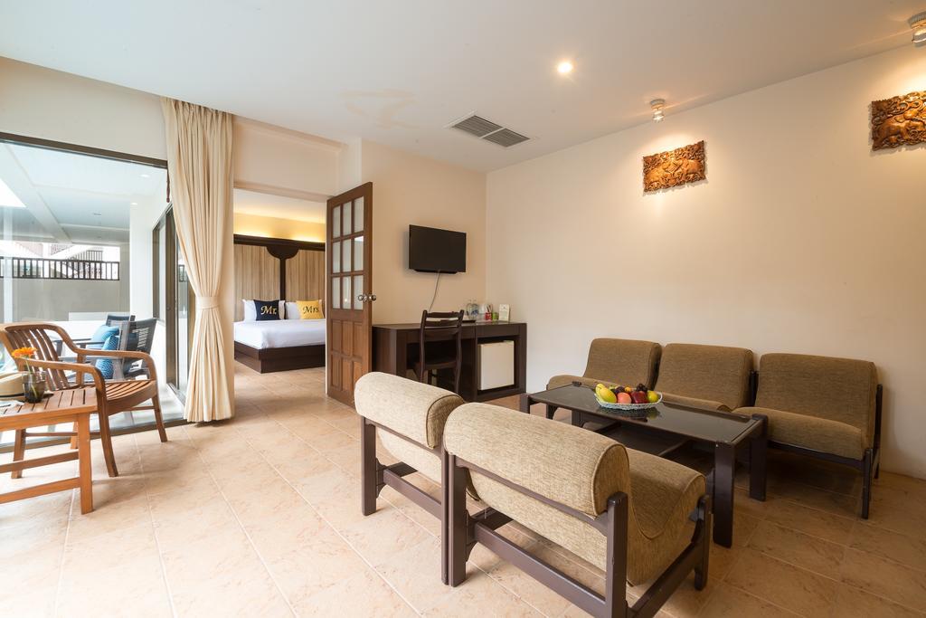 Junior Suite Pool Access,700717822:JPEG