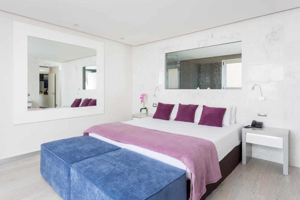 Luxury Three-Bedroom Apartment with Whirlpool (6 Adults) and Sea View