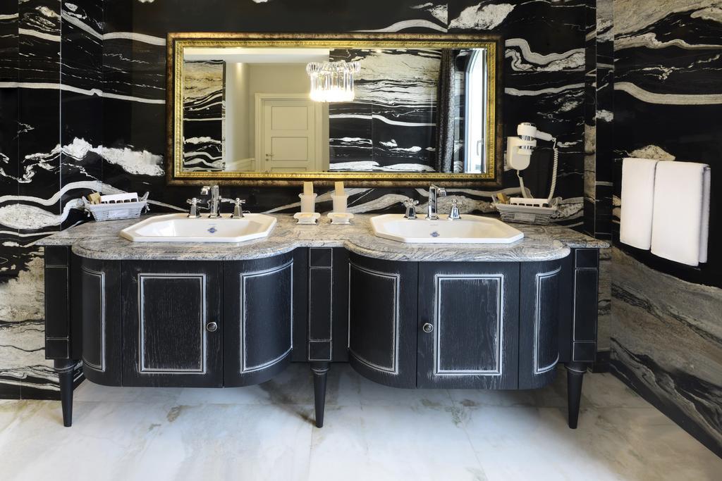 Signature Suite