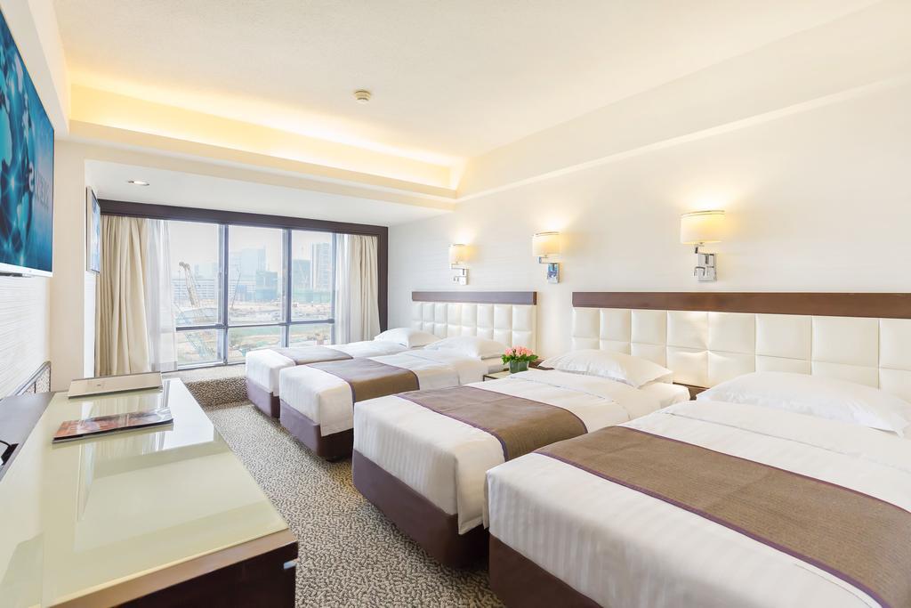 Family Room (4 Adults),988945912:JPEG