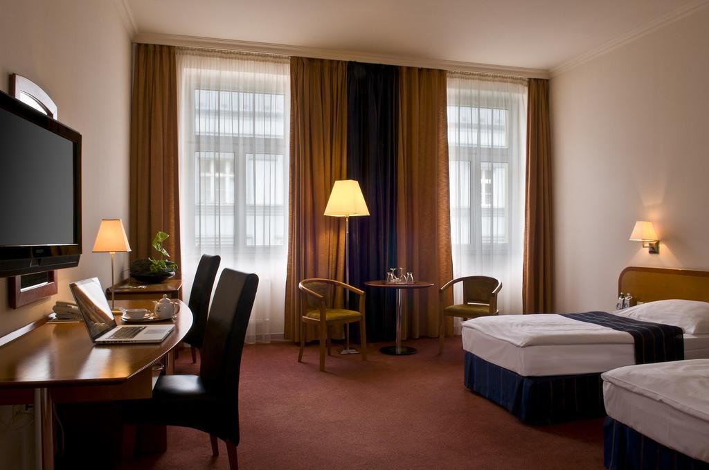 Twin Room,1722894222:JPEG