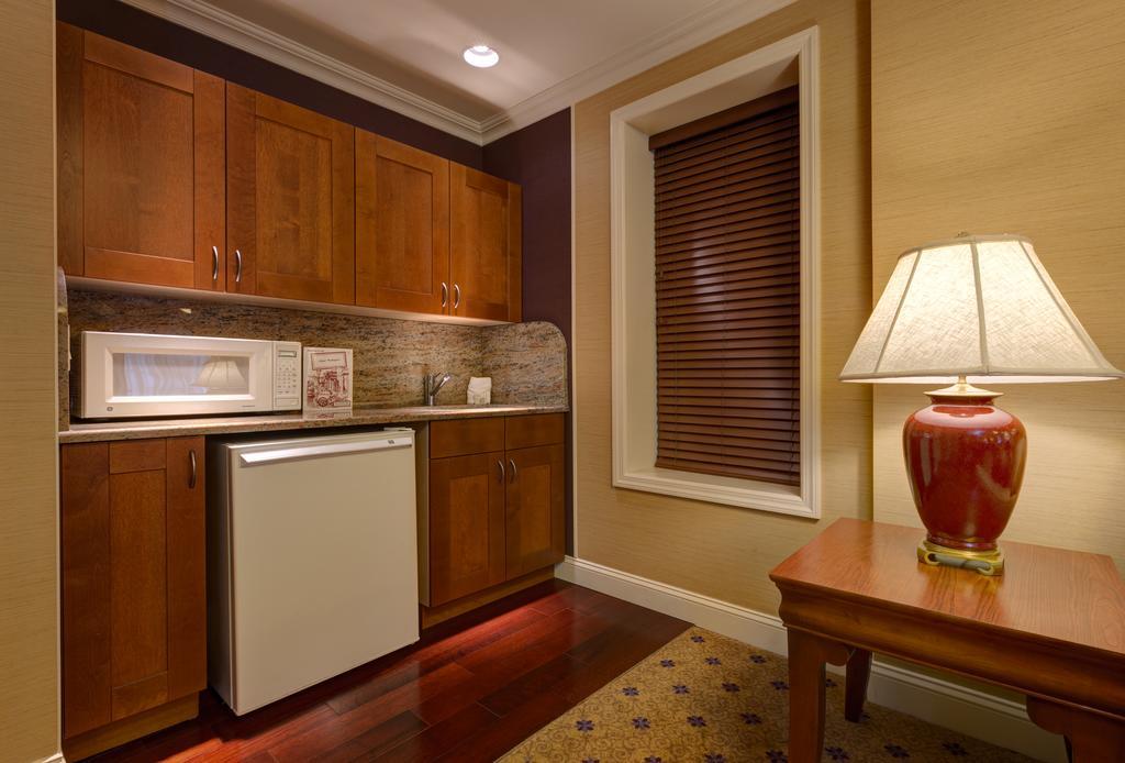 Deluxe One-Bedroom Suite