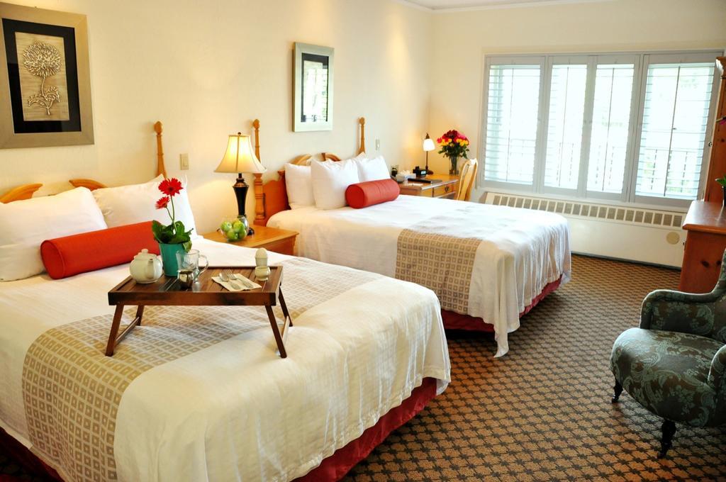 Queen Room Two Queen Beds,451032735:JPEG