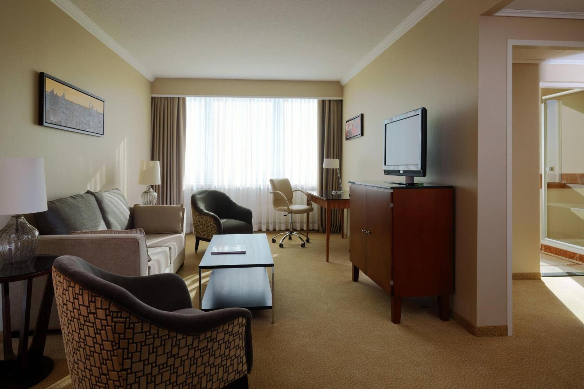 Suite Club Lounge Access,577224459:JPEG