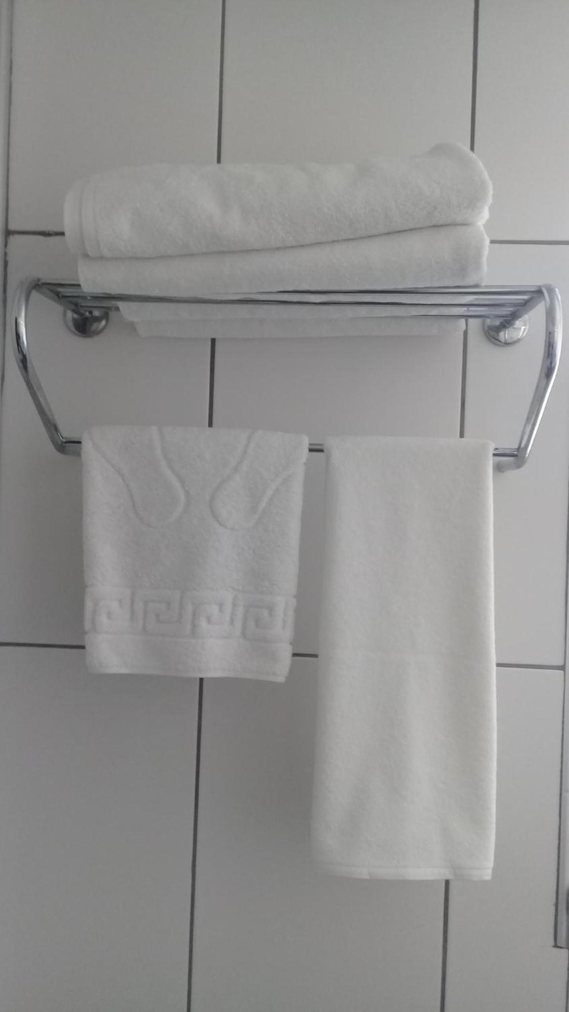 Family Room with Balcony Land View,537915954:JPEG