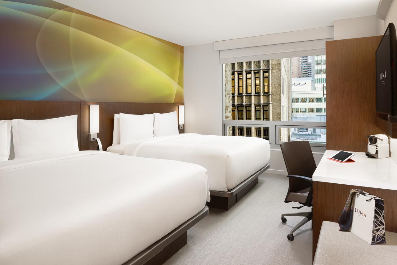 Park Plaza Deluxe King Room Two King Beds