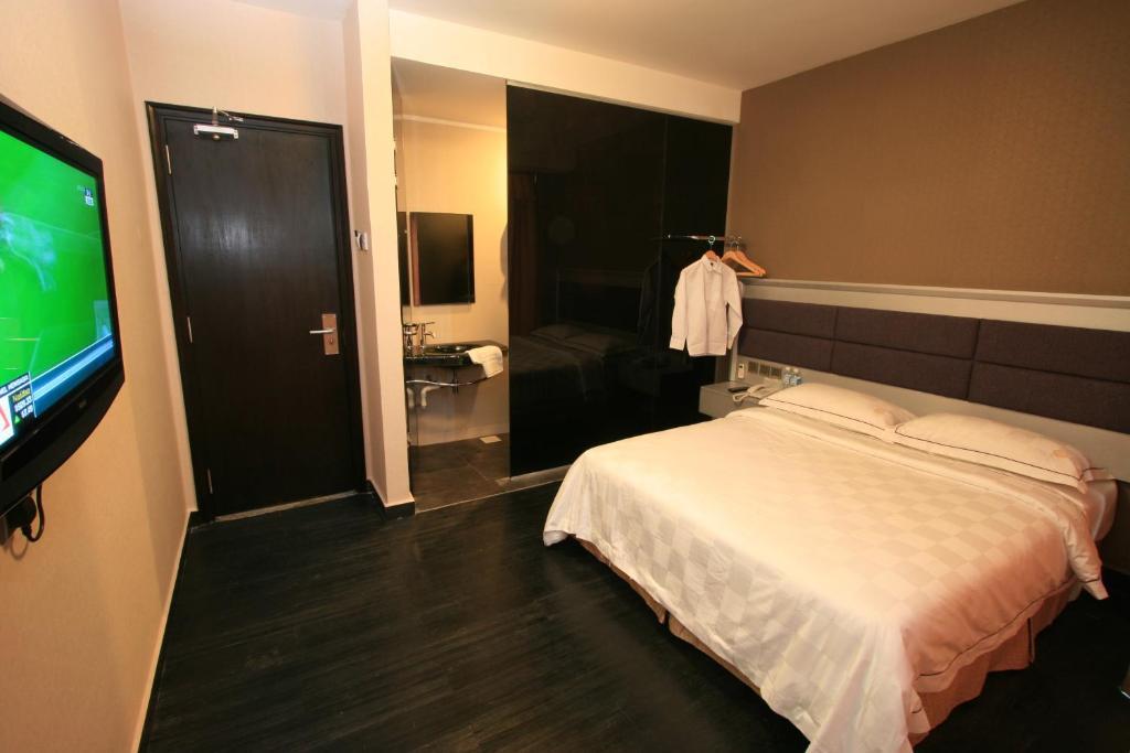 Standard Room 1 Queen Bed,584907288:JPEG