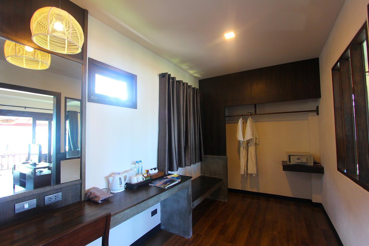 Suite with Sea View,507695214:JPEG