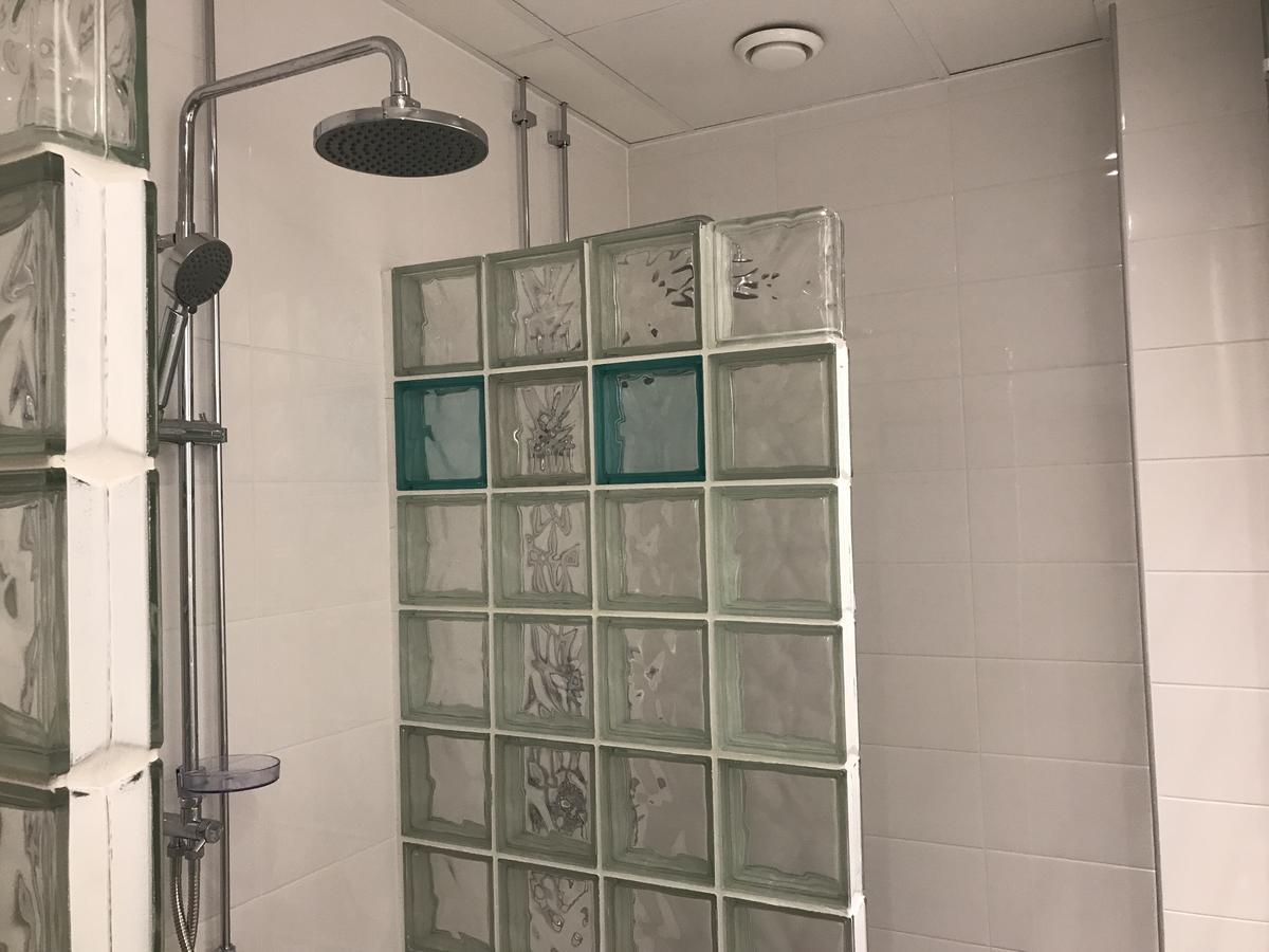 Budget Twin Room with Shared Bathroom,527731929:JPEG