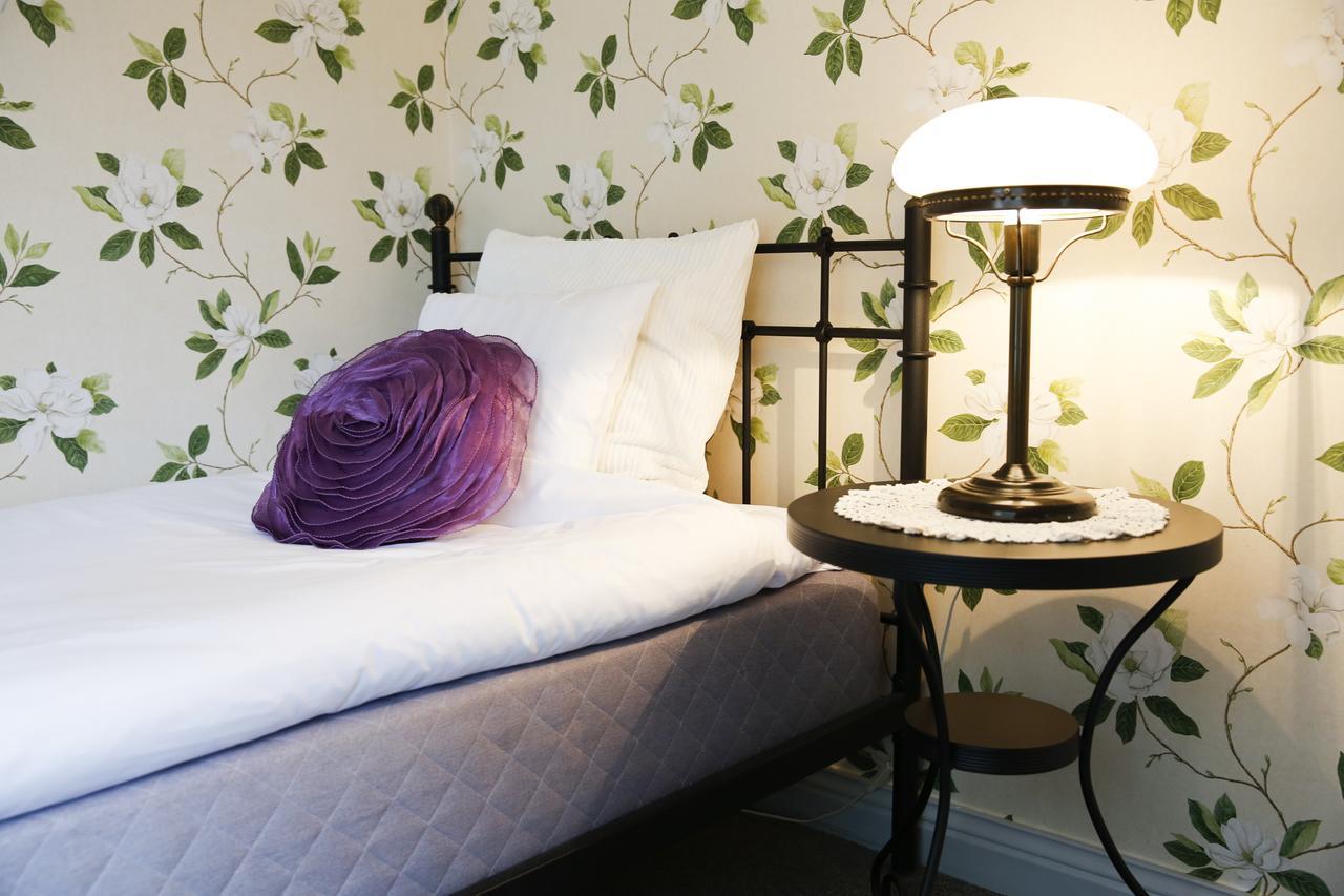 Single Room with Shared Shower and Toilet,544901172:JPEG