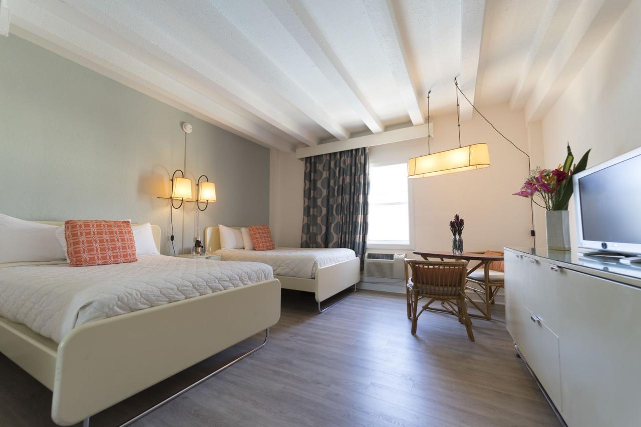 Suite med king-size-seng, 2 dobbeltsenger og havutsikt