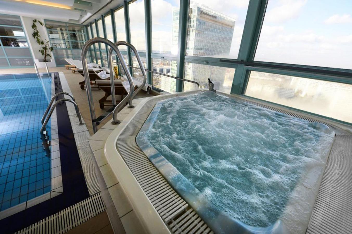 Deluxe King Room with Spa Access,832438316:JPEG
