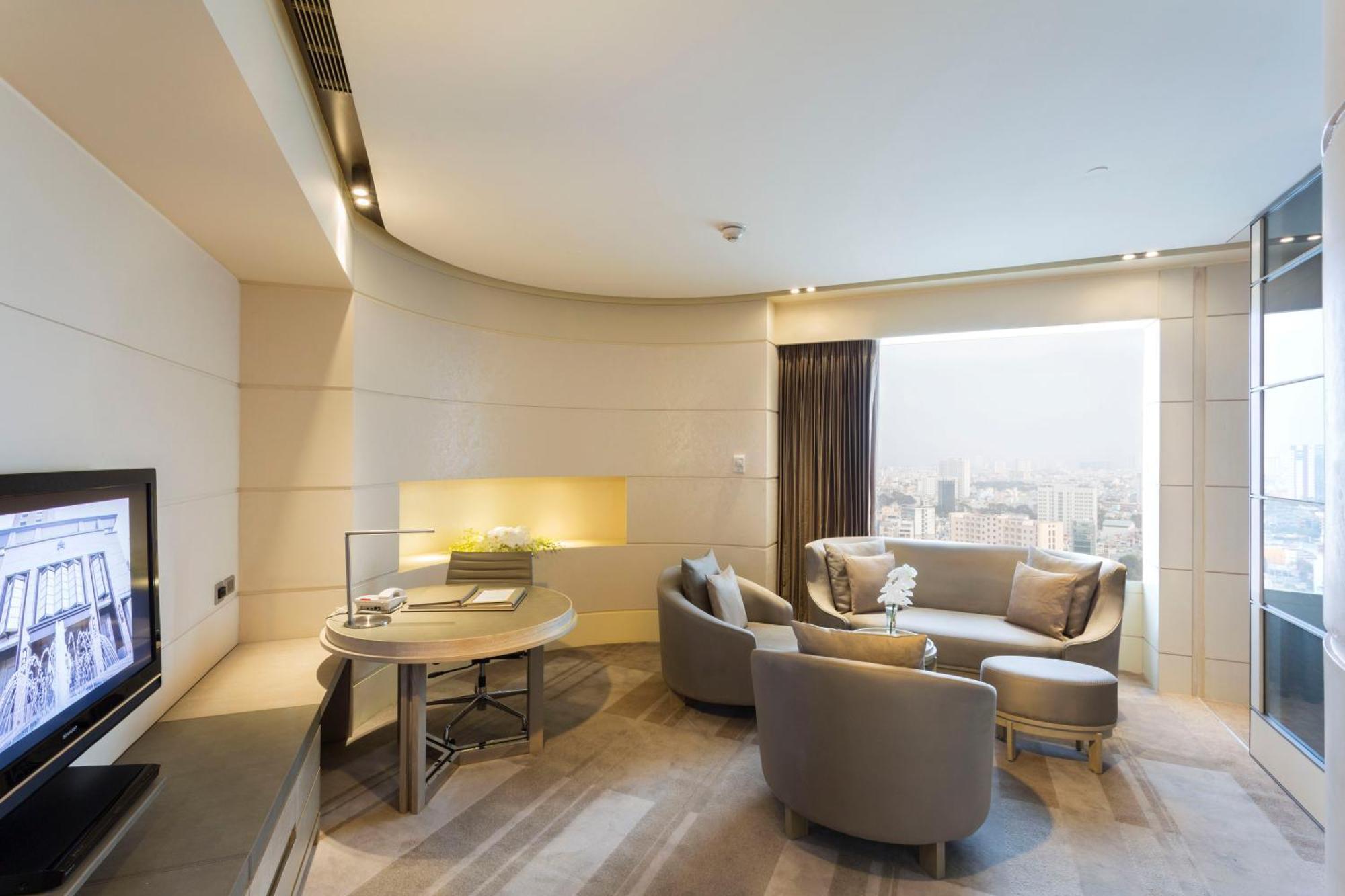 Nikko Club Junior Suite Queen Room