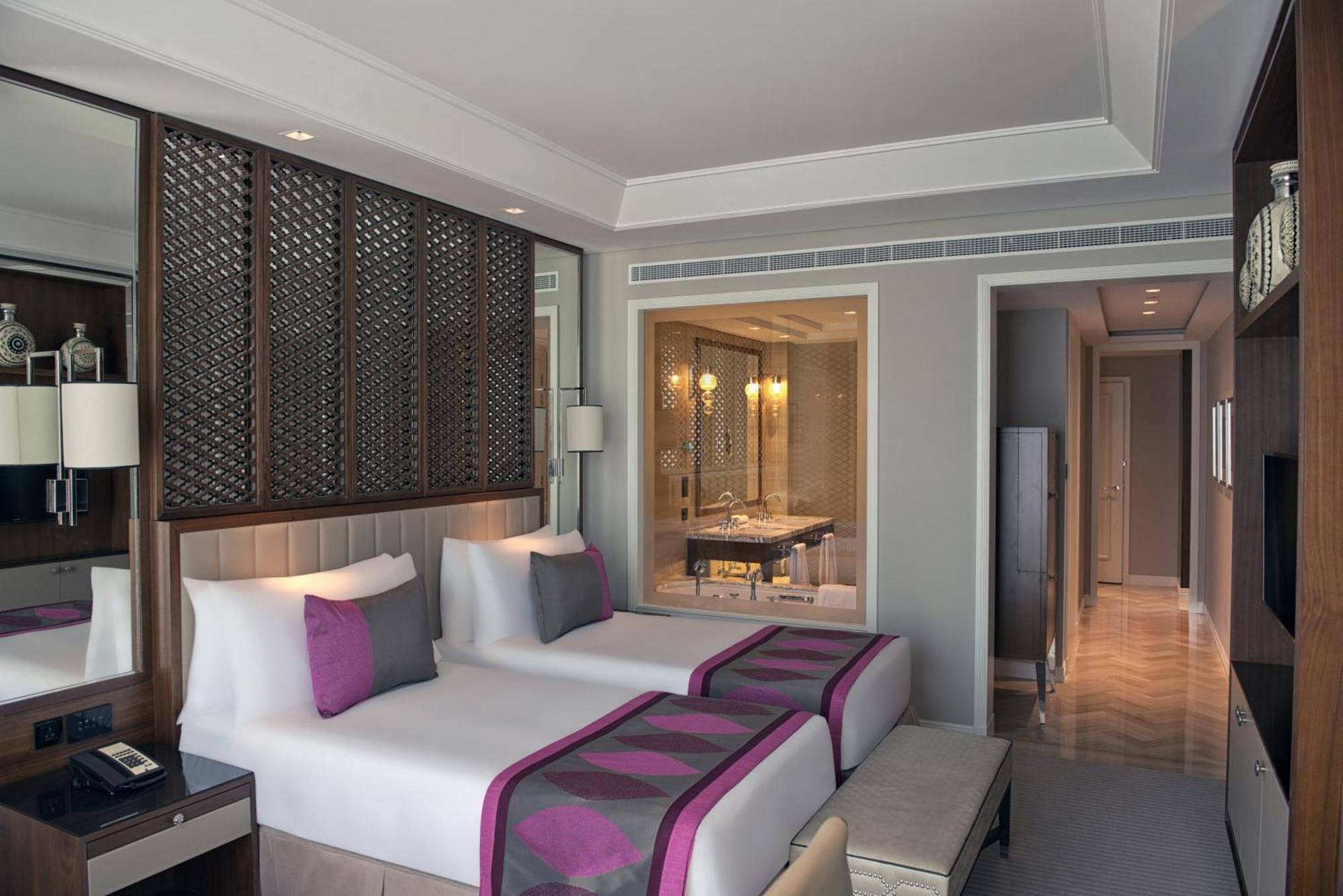 Luxury Twin Room City View Staycation on F&B spa & laundry early check & late check-out