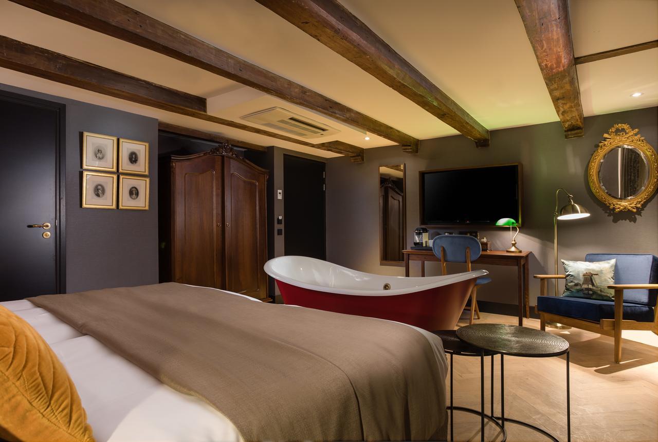 Superior King Room Bath