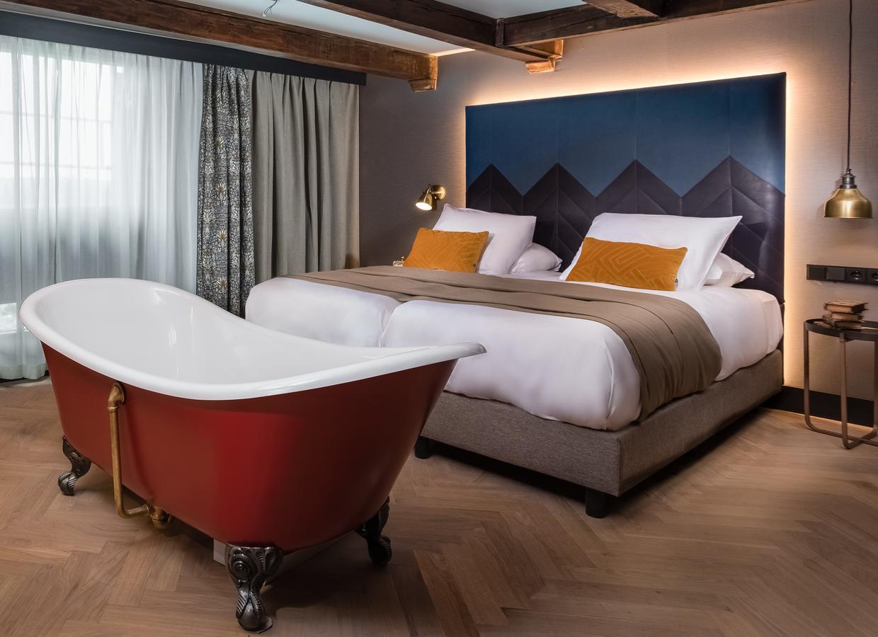 Superior King Room Bath