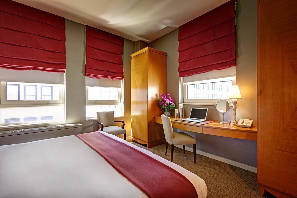 Suite med king-size-seng og balkong