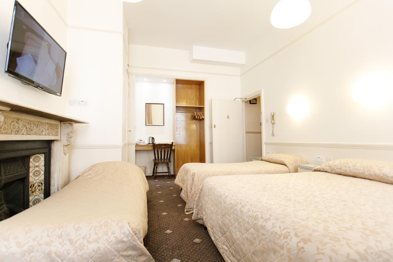 Quadruple Room Bathroom