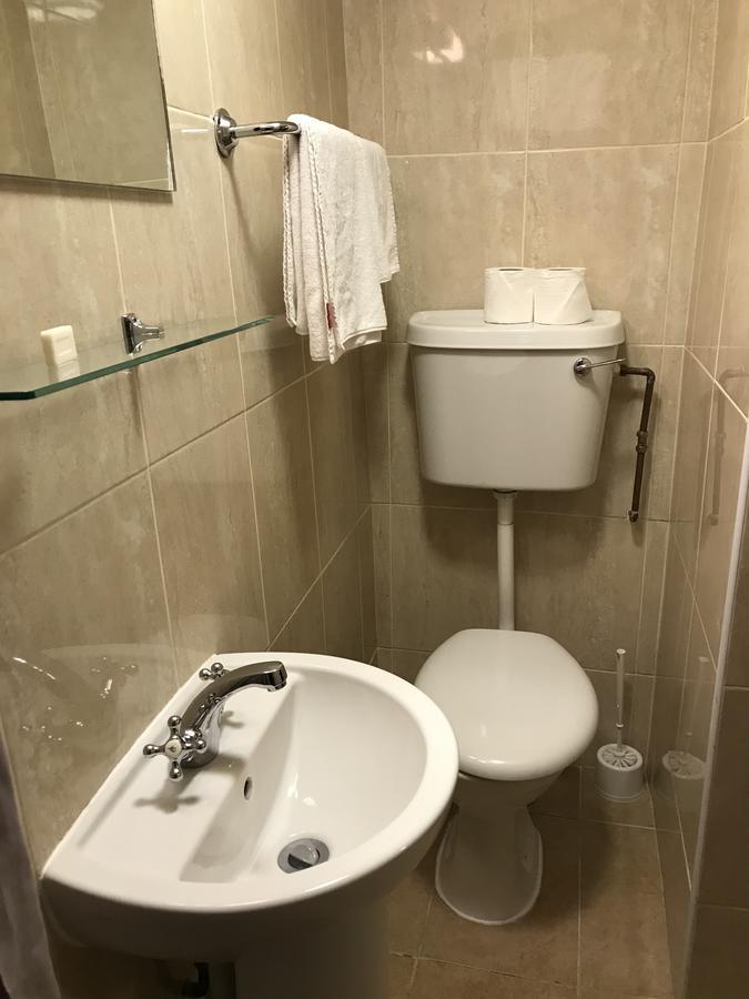 Svit för 1 person med eget badrum, i källaren