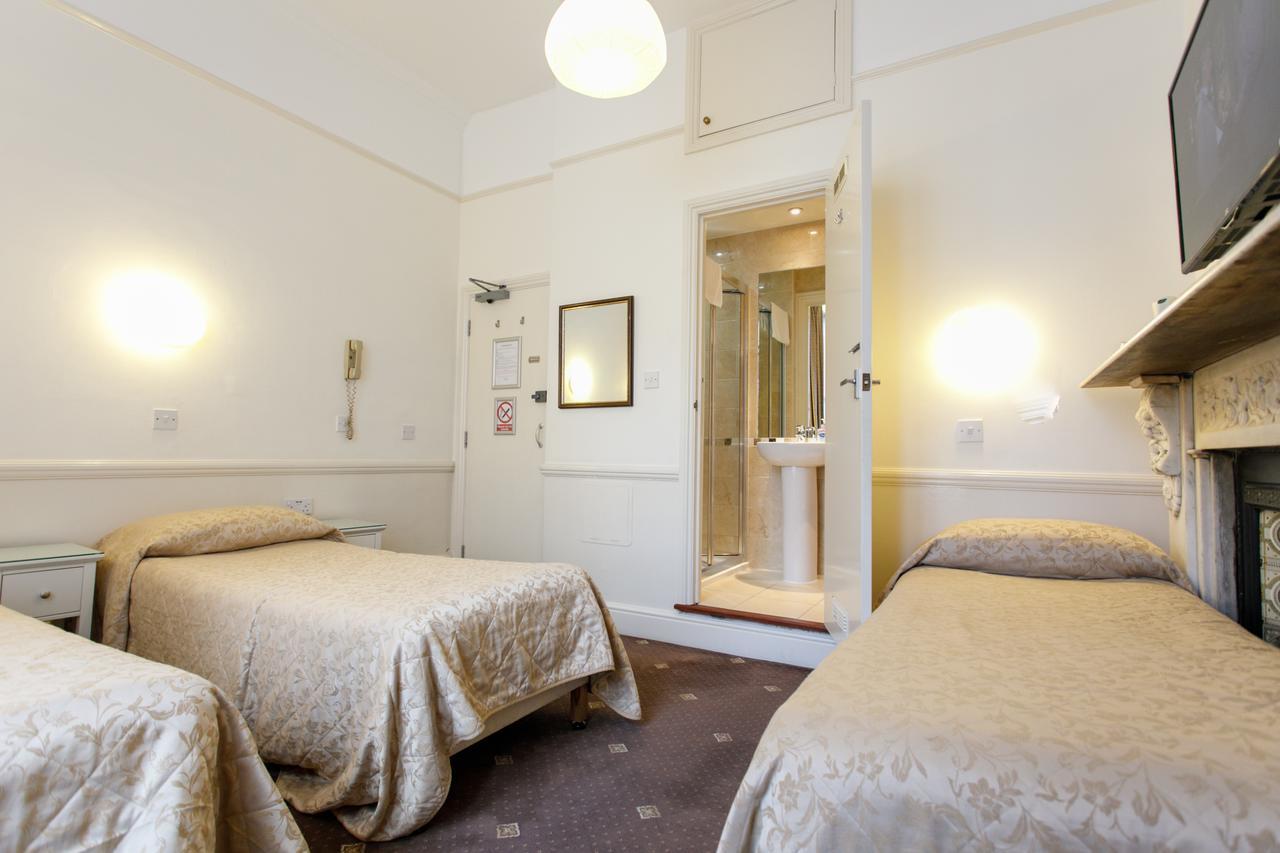 Triple Room Bathroom