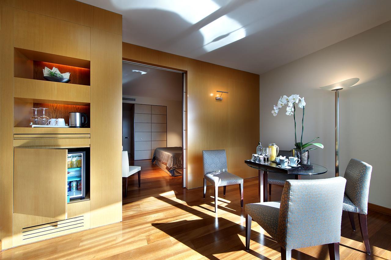 Family Suite (2 Adults + 2 Children)