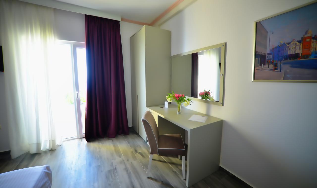 Corner Double Room with Sea View,1552023538:JPEG