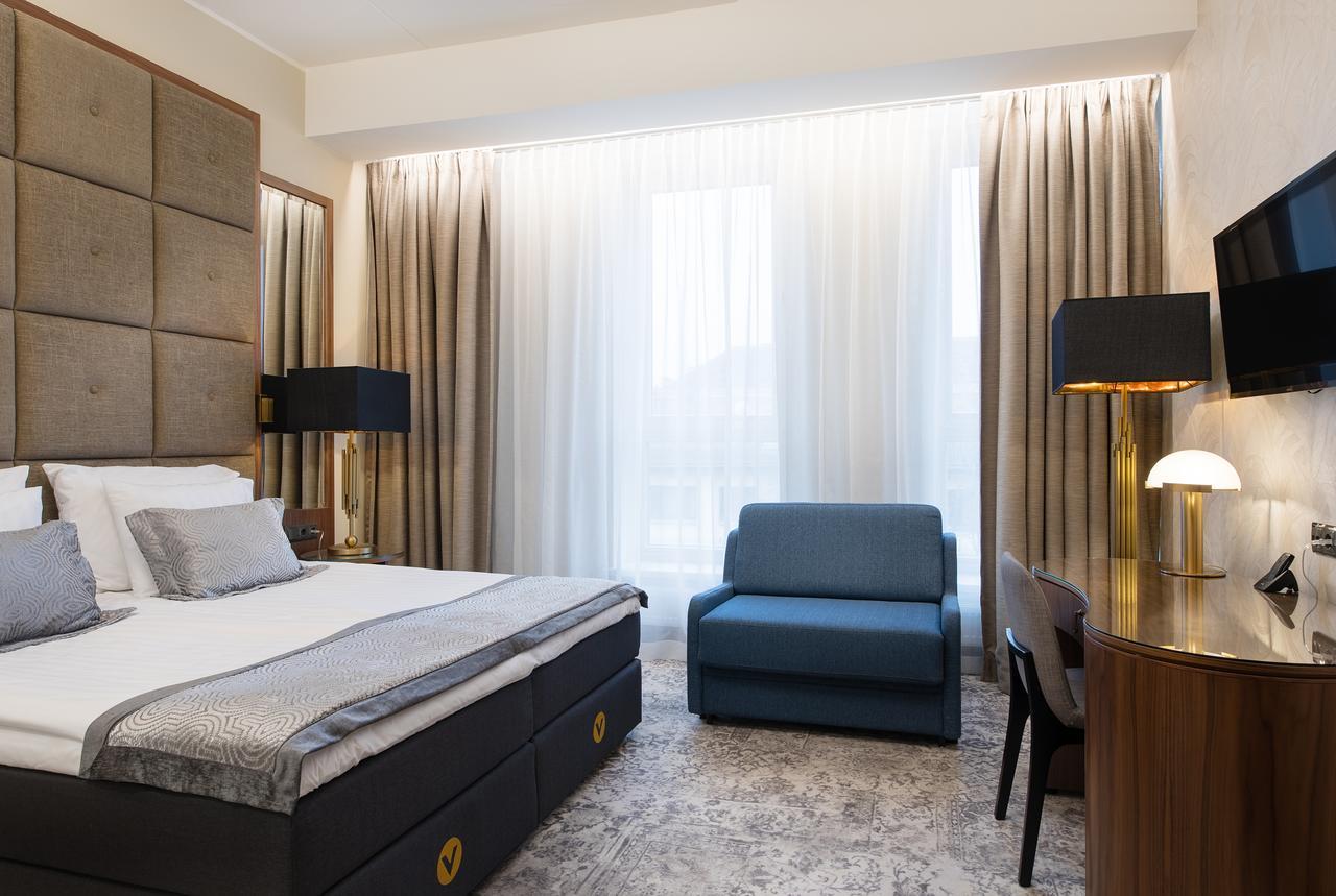 Deluxe Room access to the V Spa water sauna area