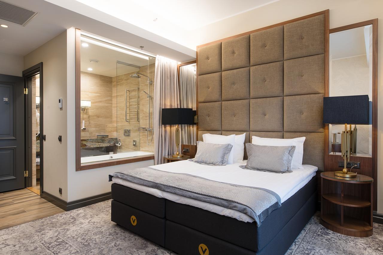 Deluxe Room access to the V Spa water sauna area