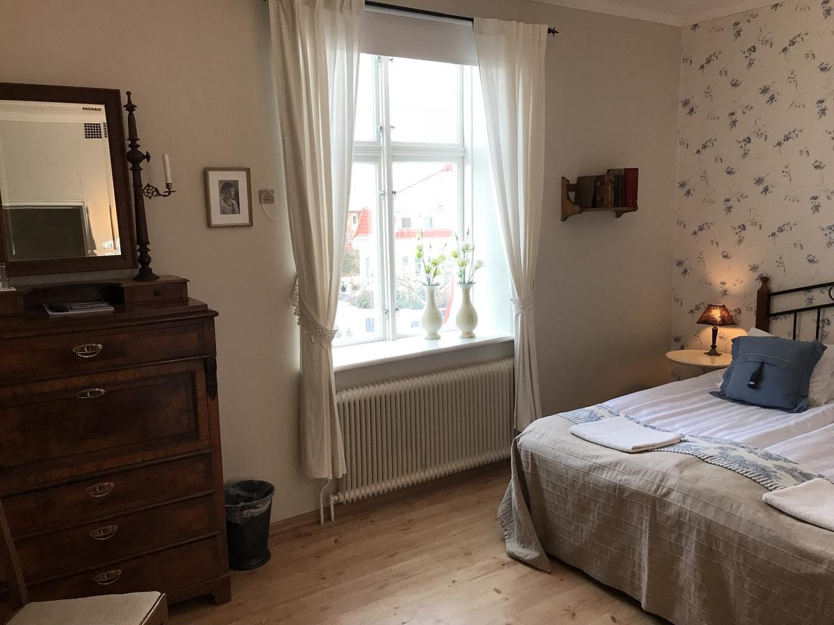 Dobbeltrom med felles dusj og toalett