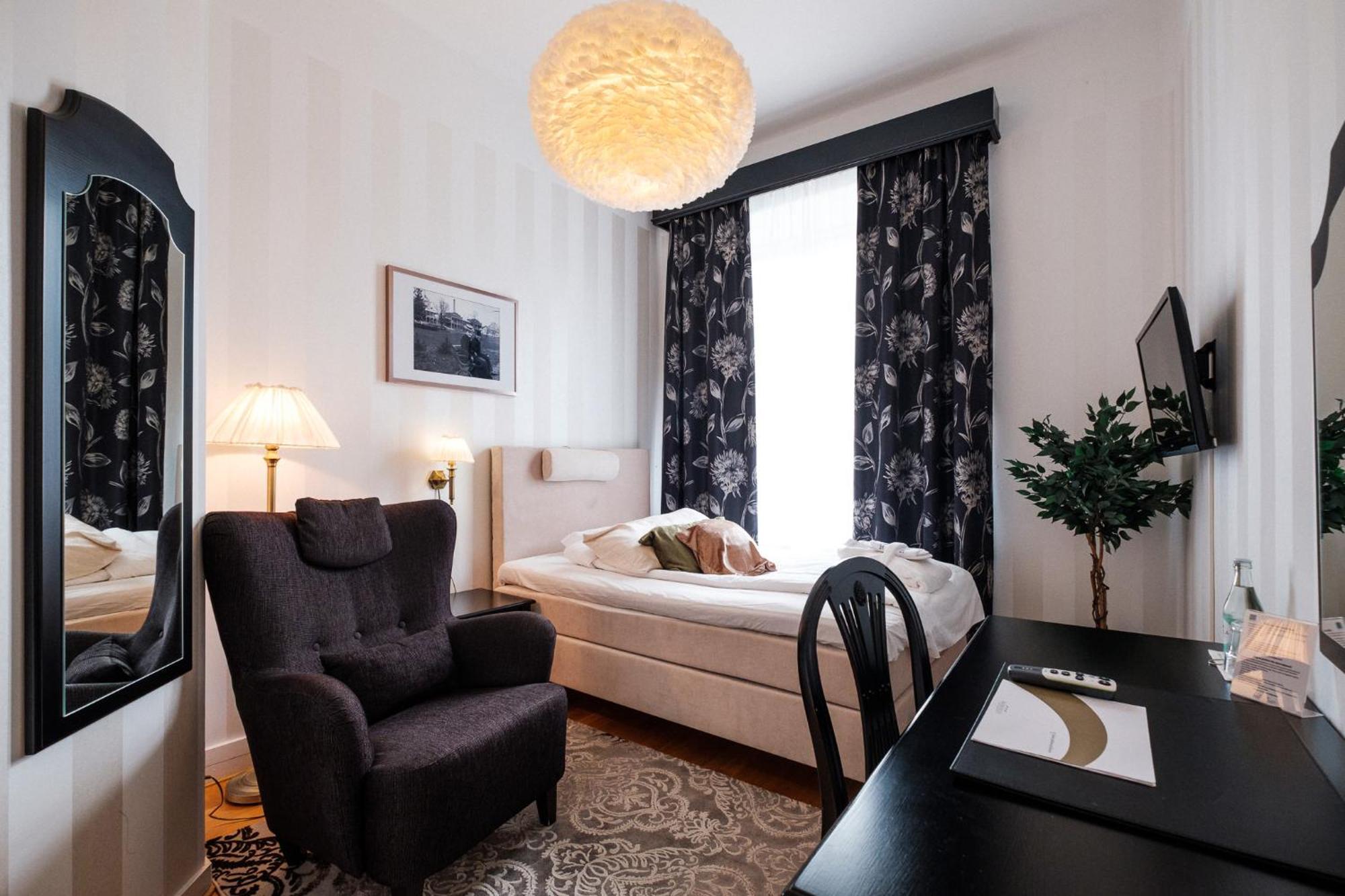 Single Room,640421934:JPEG