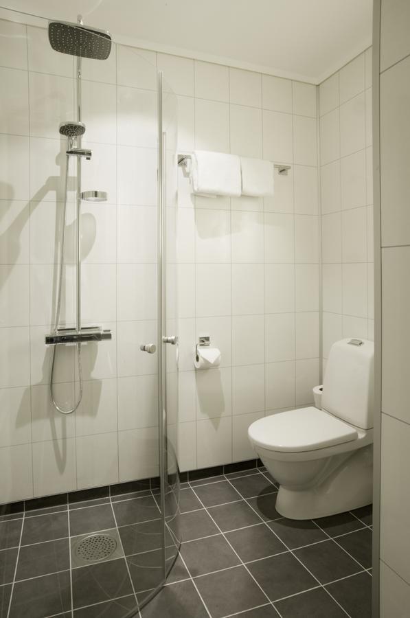 Single Room,642914004:JPEG