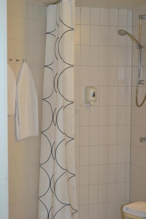 Standard Double Room with Walk-In Shower - Disability Access/Non-Smoking