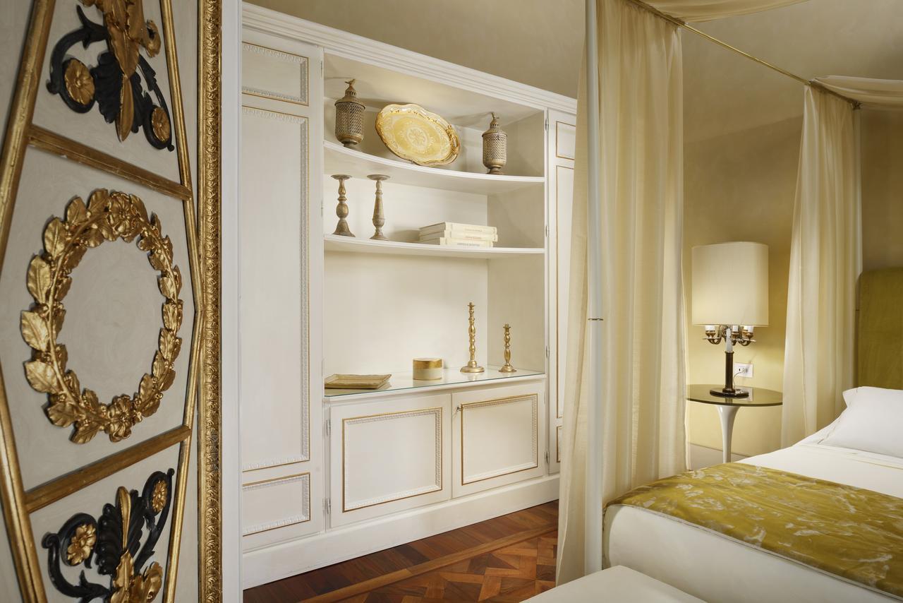 Suite Frescoes