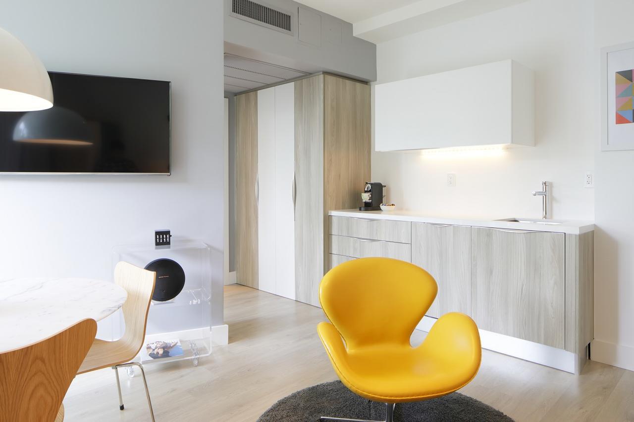 Corner 1 Bedrooms Suite Kitchenette Standing Balcony