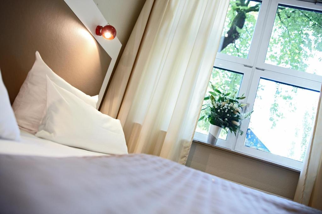 Standard Single Room,1278454948:JPEG