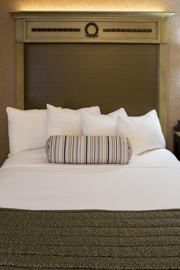 Deluxe Room King Bed