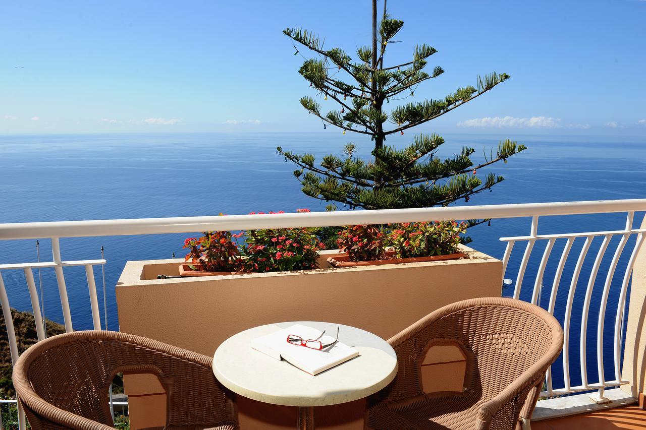 Double or Twin Room Sea View