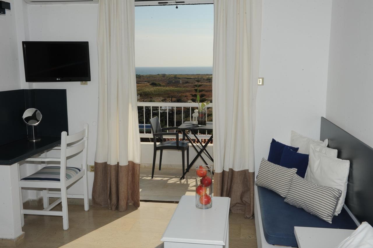 Double or Twin Room Sea View