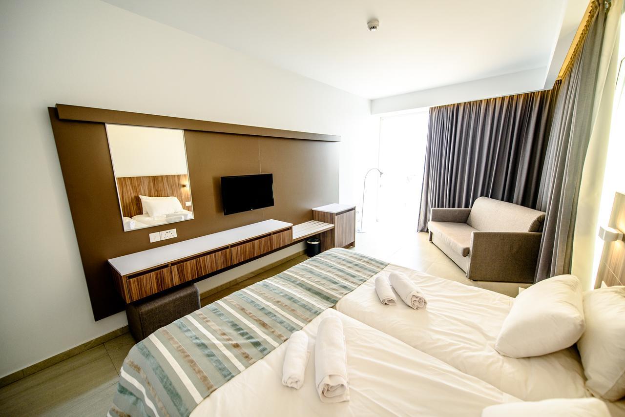 Double or Twin Room with Pool View,1224068485:JPEG