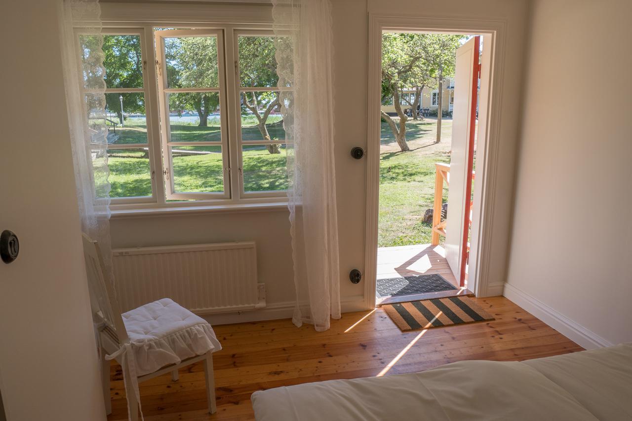Rum Queen med trädgårdsutsikt