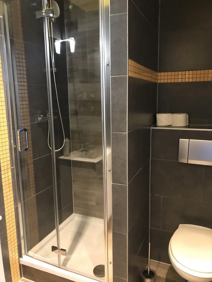1 bädd i sovsal för både män och kvinnor med 4 bäddar