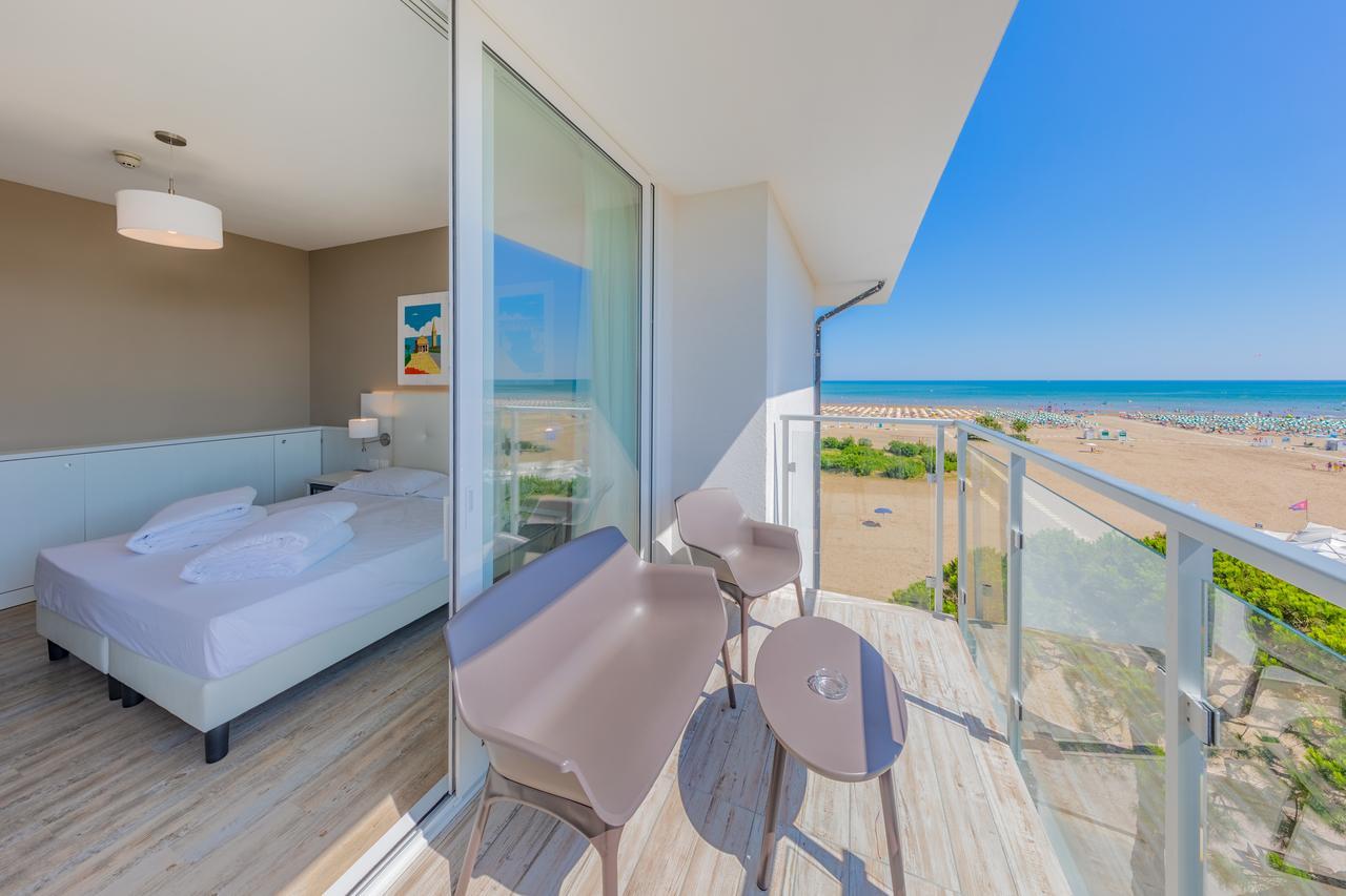 Deluxe Double Room with Side Sea View,669975606:JPEG