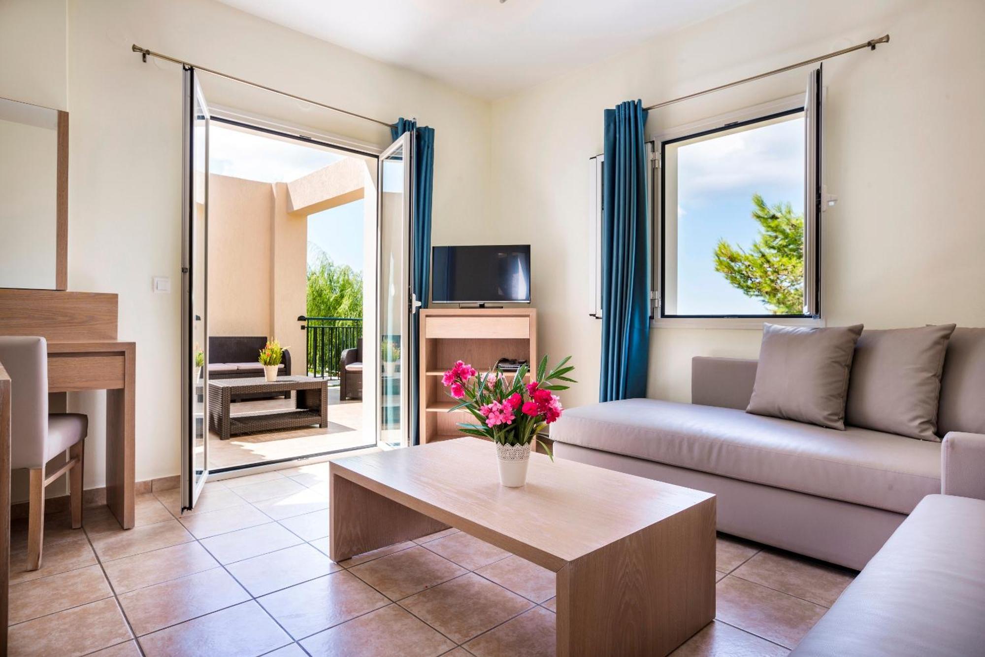 Superior One-Bedroom Apartment with Sea View,677845665:JPEG