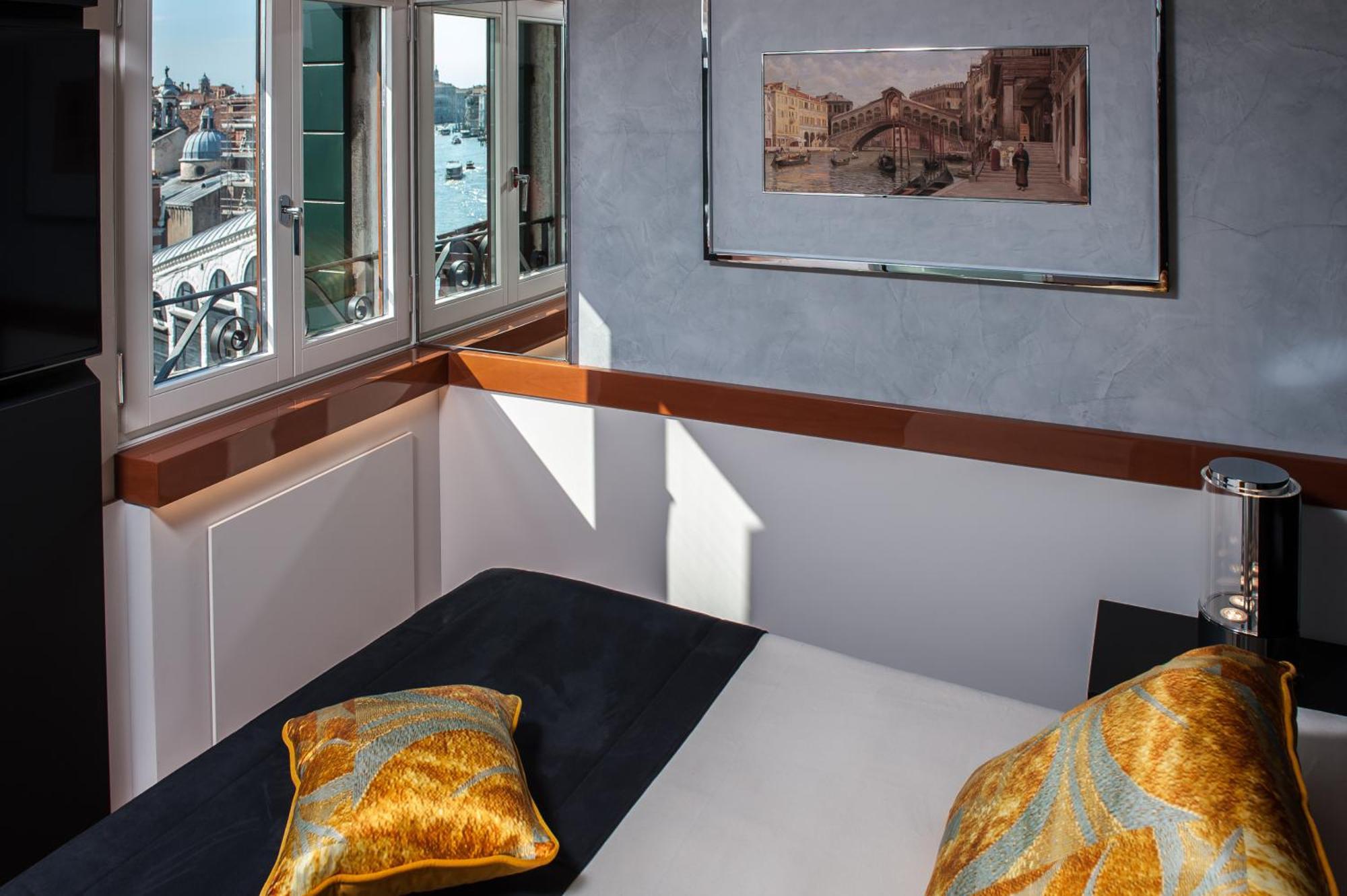 Deluxe One-Bedroom Apartment View no smoking
