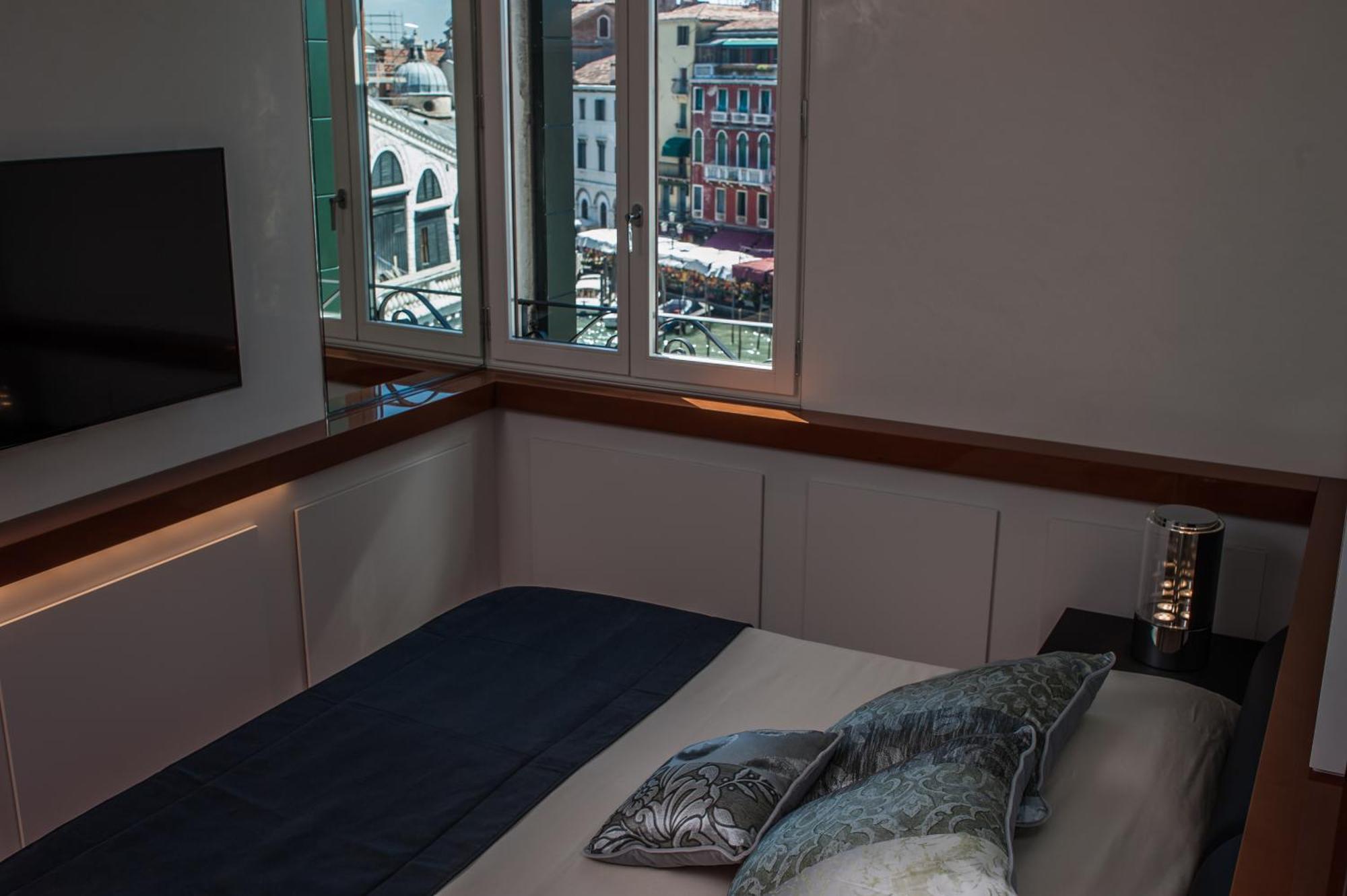 Deluxe One-Bedroom Apartment View no smoking
