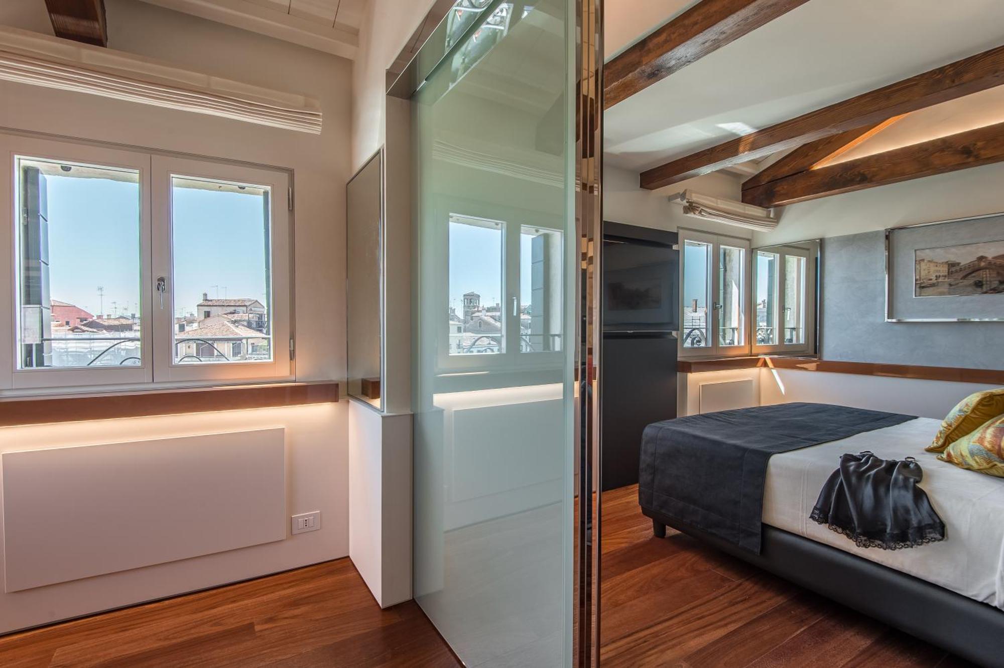 Deluxe One-Bedroom Apartment View no smoking